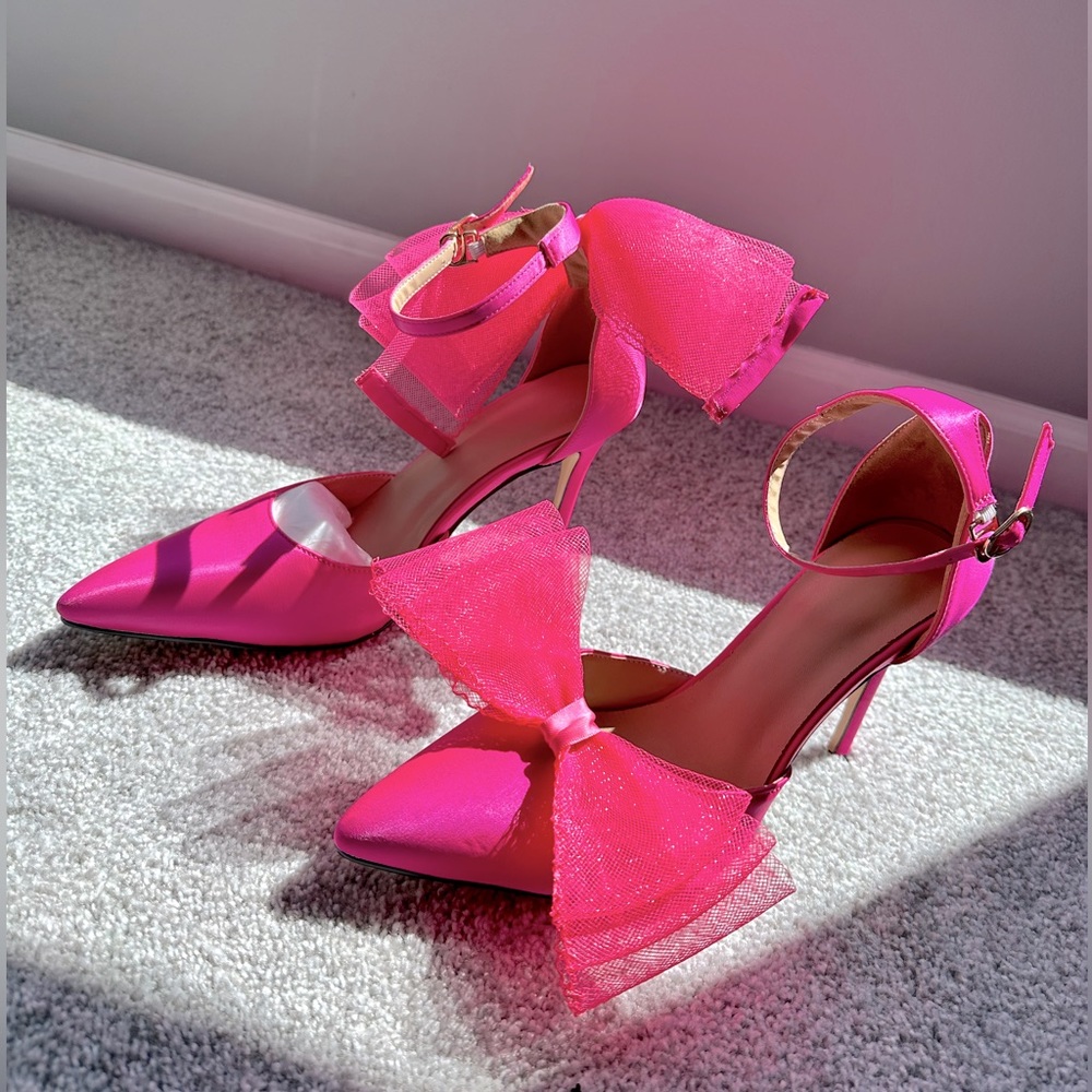 NWT Pumps with Asymmetrical Bows, Fuschia, Size 8